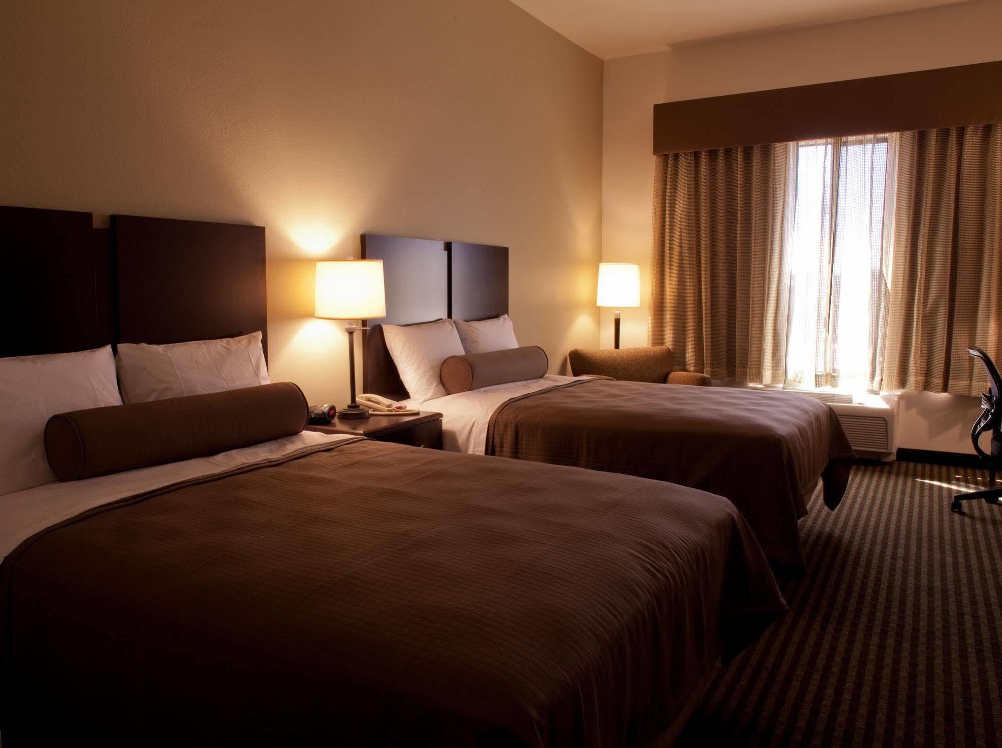 Spark By Hilton Phoenix East Hotel 3*