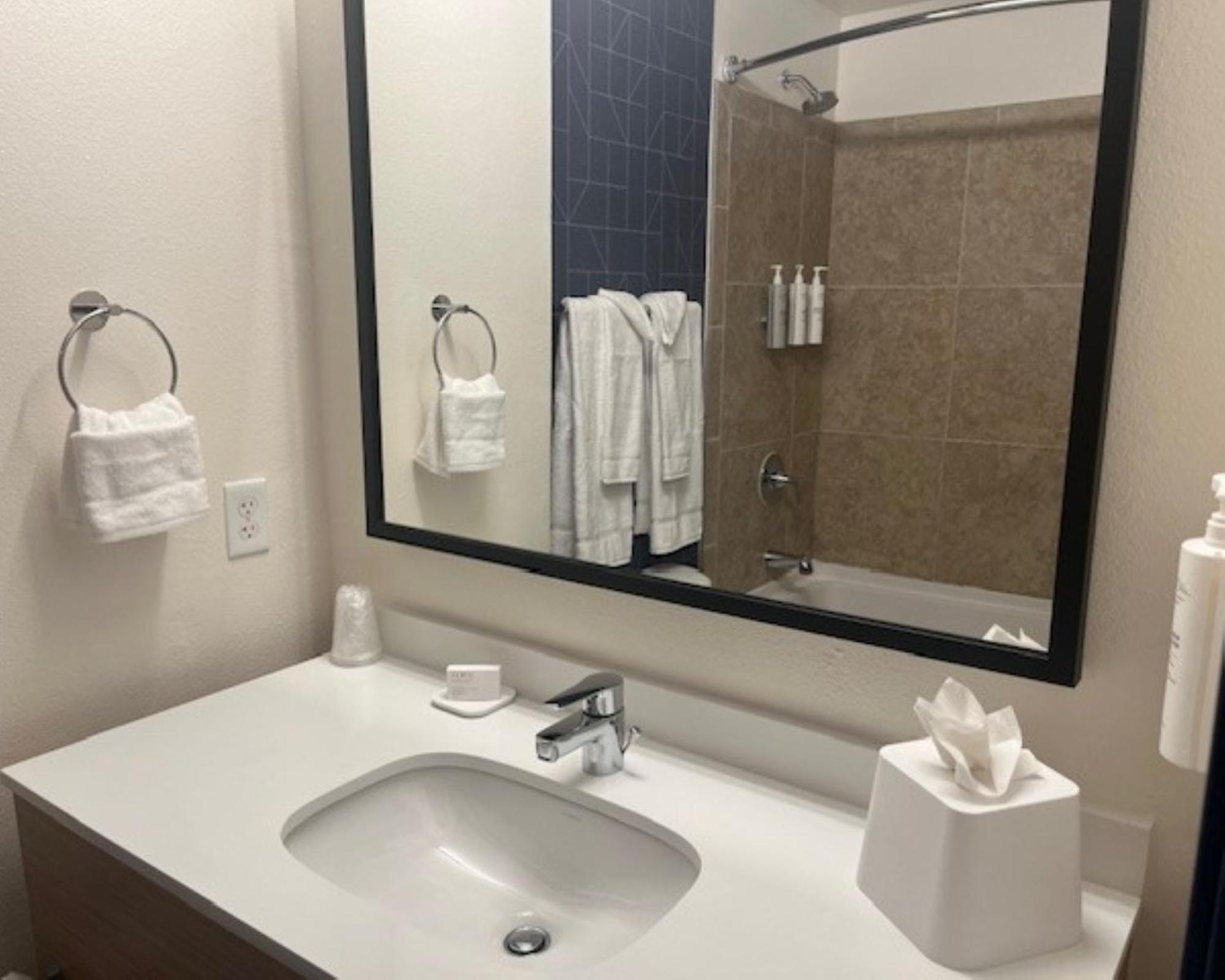 Spark By Hilton Phoenix East 3*