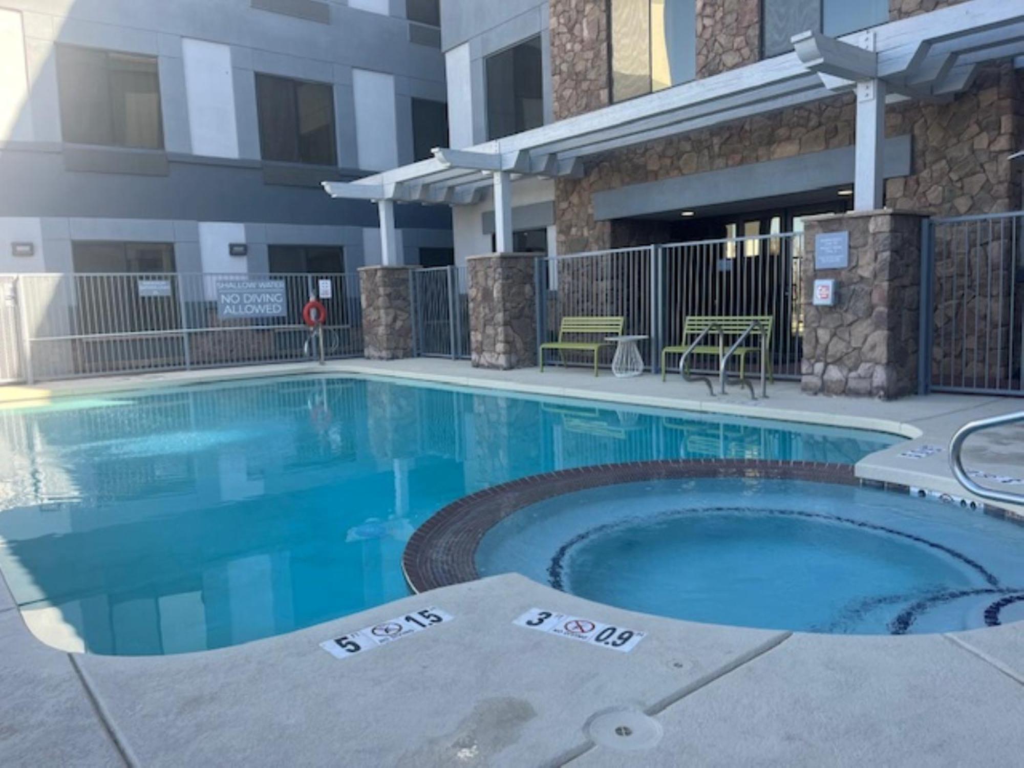 Spark By Hilton Phoenix East Hotel Mesa酒店