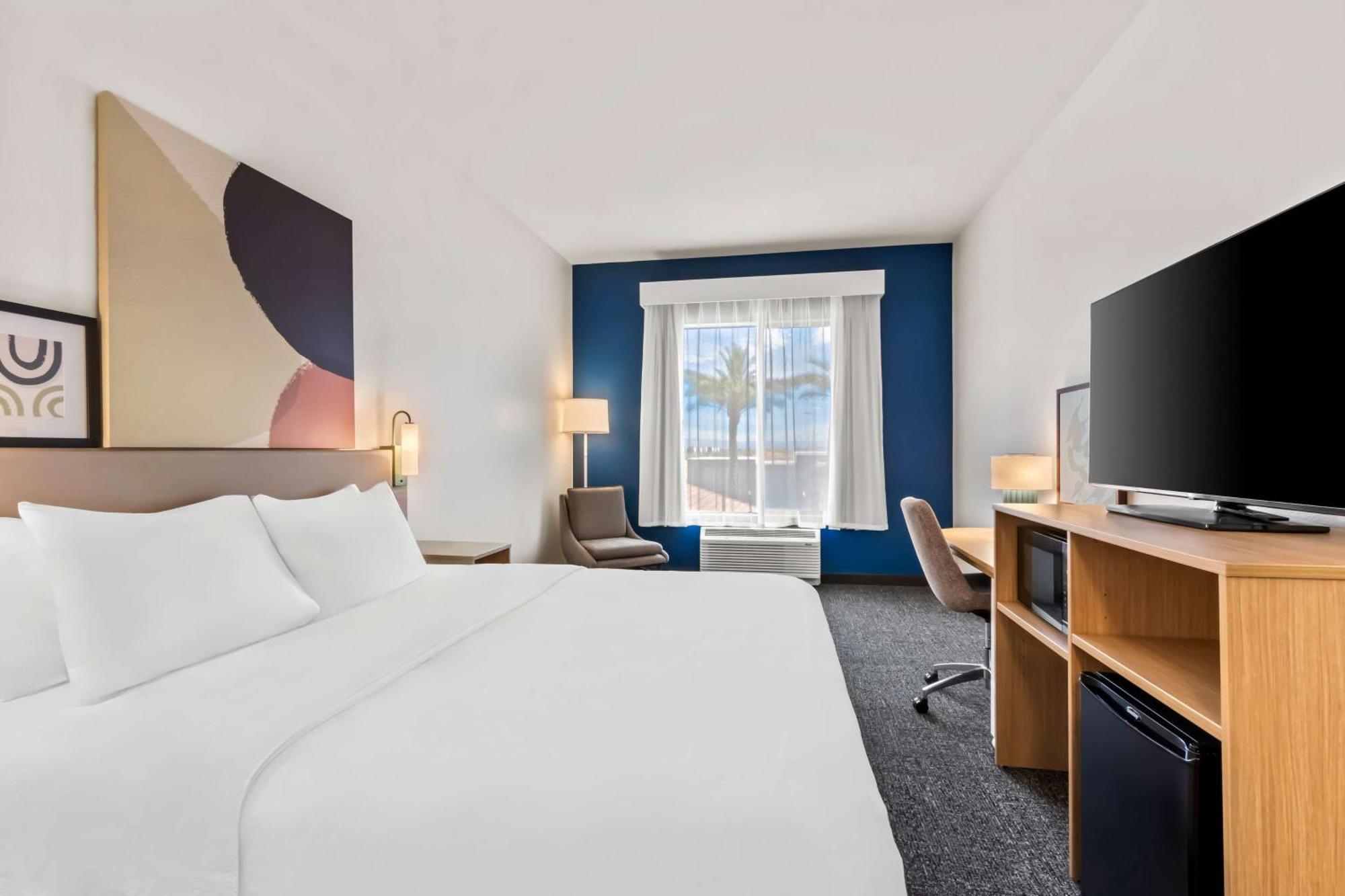 Spark By Hilton Phoenix East 3*
