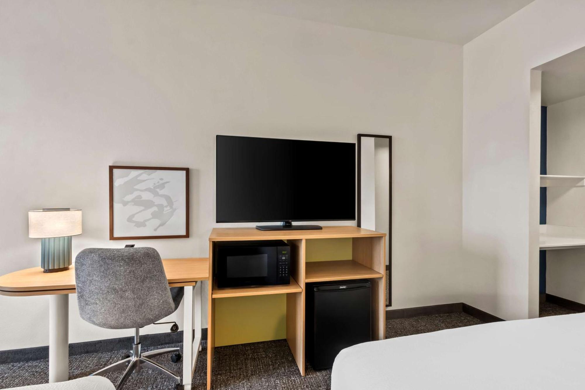 Spark By Hilton Phoenix East Hotel 3*