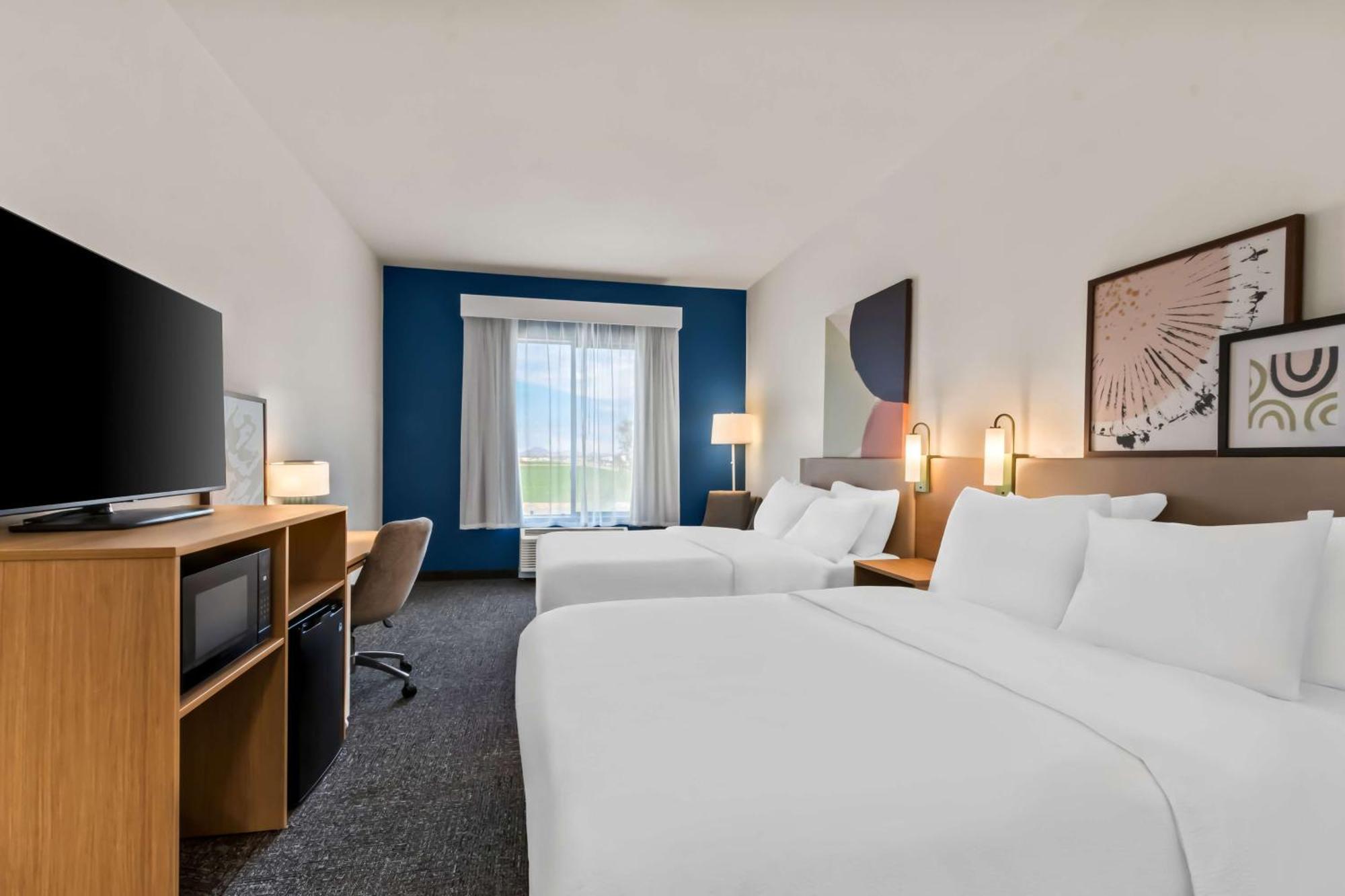 Spark By Hilton Phoenix East 3*