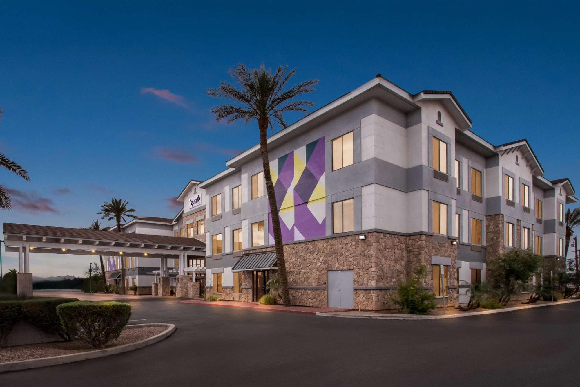 Spark By Hilton Phoenix East 3*