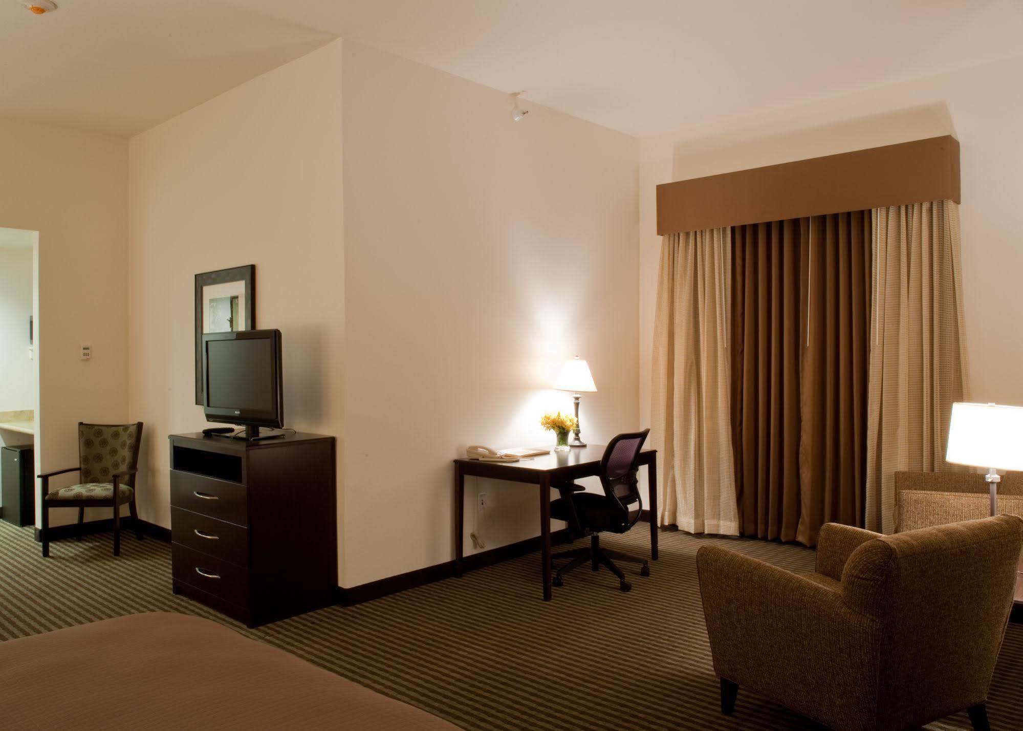 Spark By Hilton Phoenix East 3*